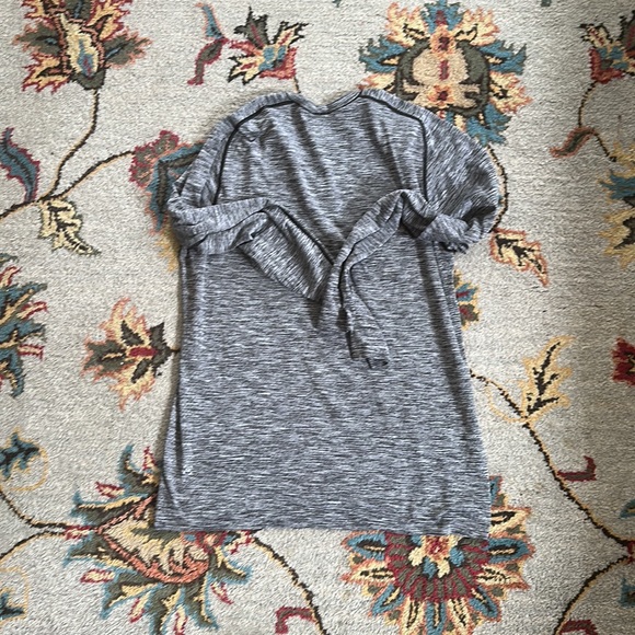 Lululemon Workout Shirt.. Size M - Picture 2 of 3